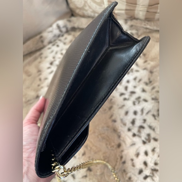 #20 LOUIS VUITTON EPI LEATHER CLUTCH/CROSSBODY BAG - Picture 6 of 15